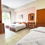 Tsertos Aparthotel Kamena Vourla