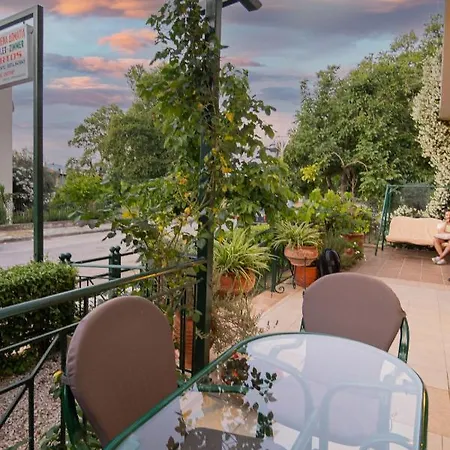 Tsertos Aparthotel Kamena Vourla