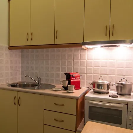 Apart Otel Tsertos Kamena Vourla