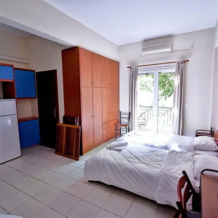 Tsertos Lägenhetshotell Kamena Vourla