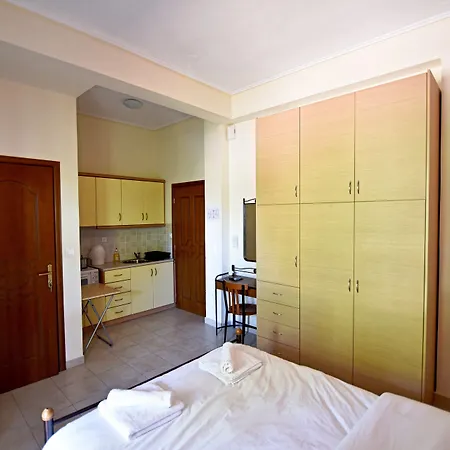 Apartmanhotel Tsertos Kaména Vúrla