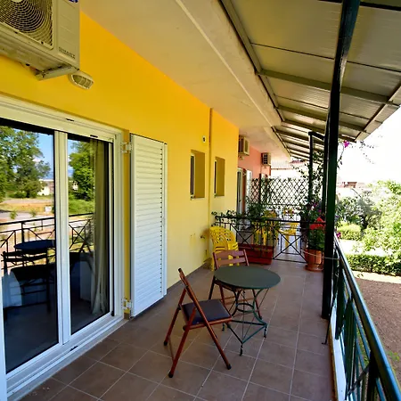 Apart Otel Tsertos Kamena Vourla