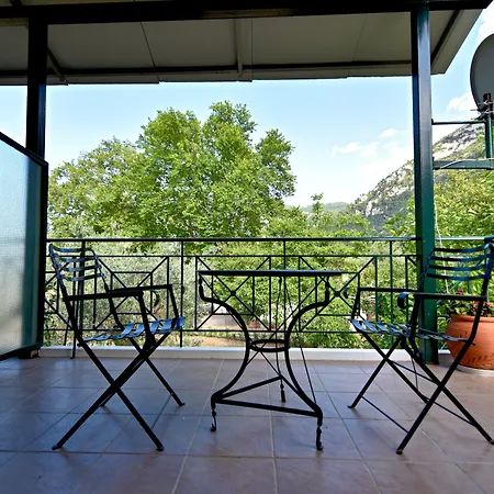 Apart Otel Tsertos Kamena Vourla