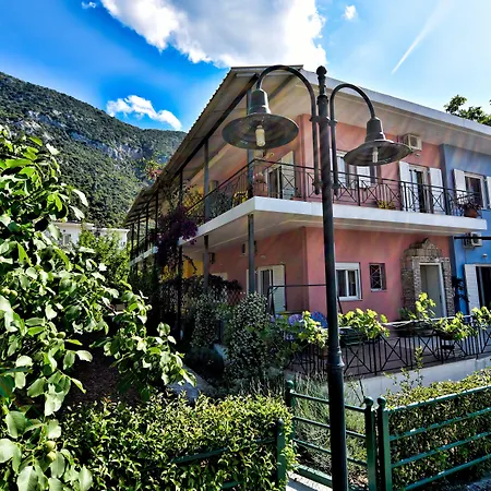 Lägenhetshotell Tsertos Kamena Vourla