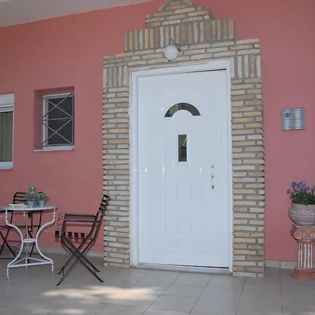 Aparthotel Tsertos Kamena Vourla